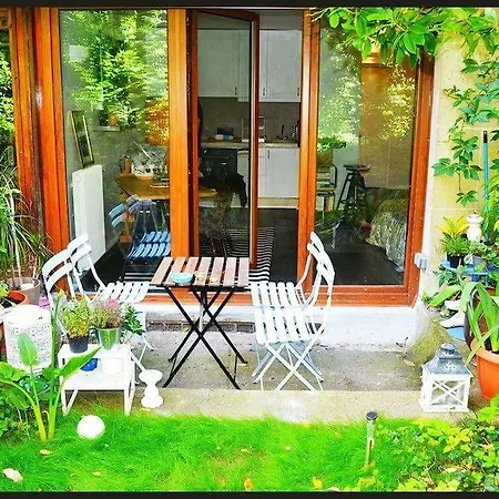 Un Coin De Paradis A Montmartre París