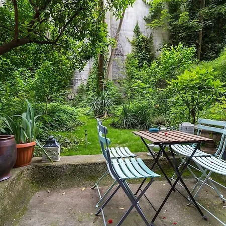 Un Coin De Paradis A Montmartre *